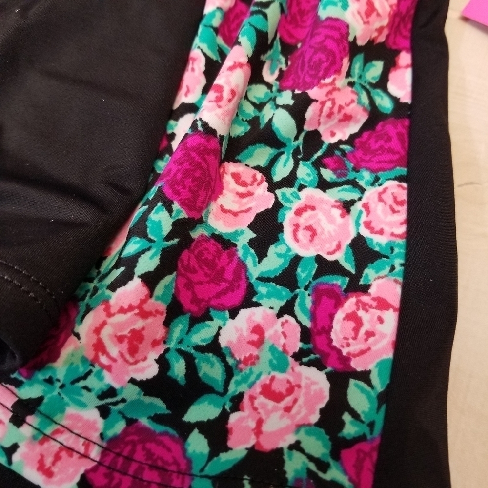 {S} NWT Betsey Johnson Floral Rose Black Convertible Swim Tankini Top Only - Picture 4 of 10